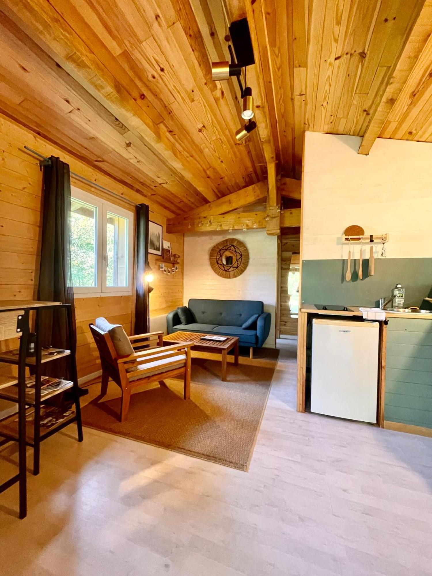Cabane Au Milieu Des Pins - Domaine Temali Labouheyre Extérieur photo